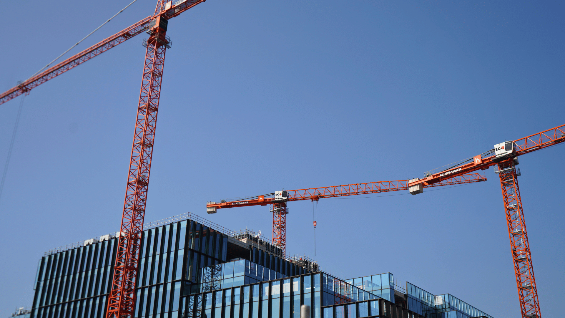 When the heat is on, so is the dust: managing construction emissions during a heatwave